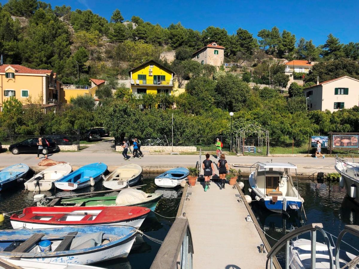 Apartments & Rooms Formenti Skradin Exterior foto